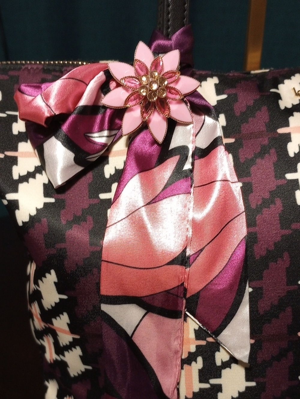 Kate Spade Kitt Tote w/Brooch and Scarf - Picture 7 of 16